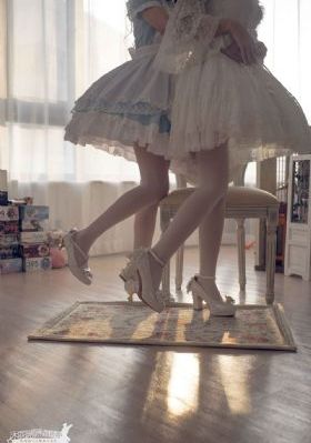 无人区卡一卡二卡三乱码国色天香_BDHD在线观看