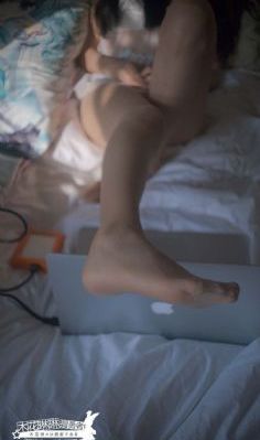 老师穿短裙自慰被学生看见_HD超清免费观看