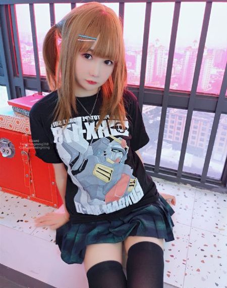 美女18酒店裸体偷拍_BD在线手机播放