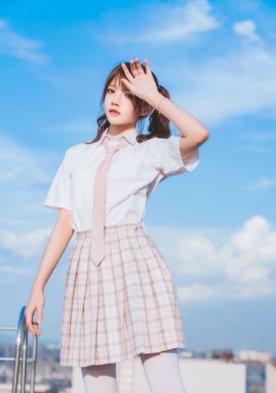 白嫩初高中害羞小美女_1080超清在线观看
