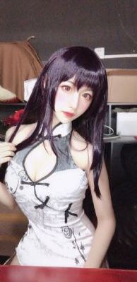 右边四女的cos人物_剧情片神马在线观看